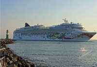 Warnemuende Mole Kreuzfahrschiff Norwegian Jewel